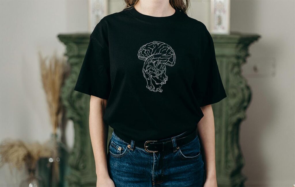 T-Shirt „Brainheart“ mit Siebdruck von Utopiness – unisex