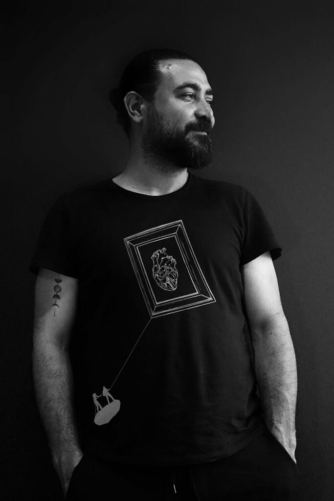 T-Shirt „Herzsturz“ mit Siebdruck von Utopiness – unisex